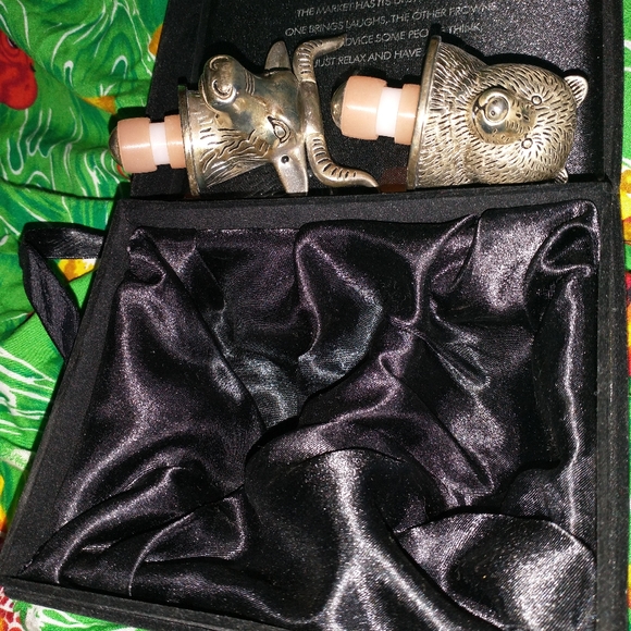 VINTAGE NEIMAN MARCUS STOCK MARKET BULL AND BEAR - Picture 10 of 12